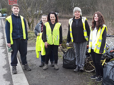 THORNTON & ROSS VOLUNTEERS HELP CLEAN UP LOCAL POND SITE